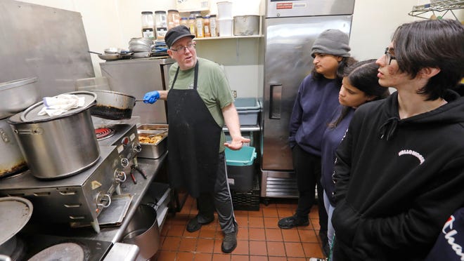 Culinary students tour ‘tiny’ restaurant kitchens in New Bedford